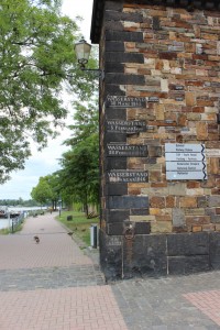 Hochwassermarke am Ostufer gegenüber Koblenz