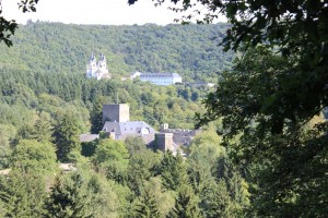 Ausblick auf Ruine Lauenau und Kloster Arnstein