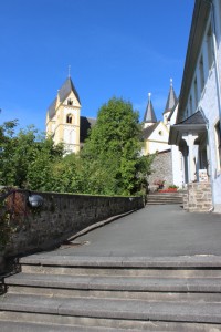 Kloster Arnstein, Weg zur Kirche