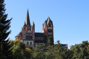 schon von Weiten zu sehen: der Limburger Dom