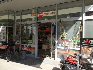 Proviant einholen im Bioladen