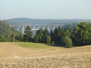 Bild Blick auf die Brücke über die A81 bei Neckarburg