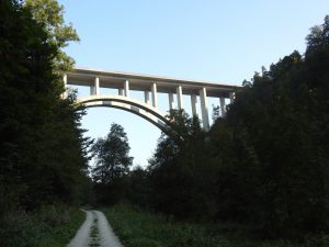 Bild von die gewaltige BAB-Brücke der A81 über den Neckar