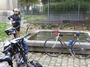 Mineralwasser tanken am Auquell Brunnen