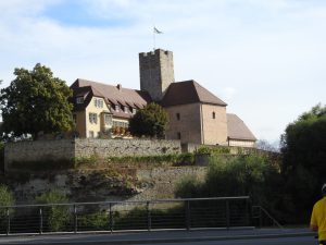 Grafenburg und Rathaus in Lauffen