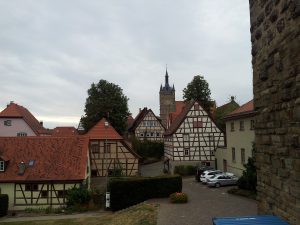 Blick vom roten zum blauen Turm