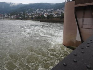 Blick von der Schleuse auf Neckarsteinach