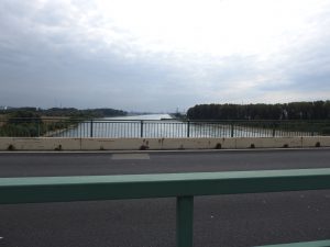 oben den Blick auf den Rhein flussabwärts