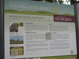 Hinweisschild Hildegard-Weg