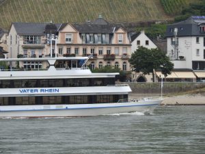 MS Vater Rhein bei Assmansshausen